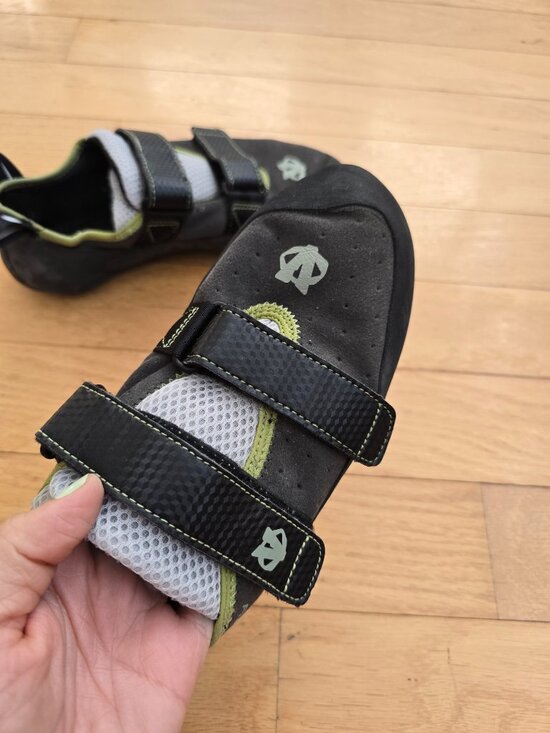 Evolv | Defy black gray sporty rock climbing shoes | MENS 10